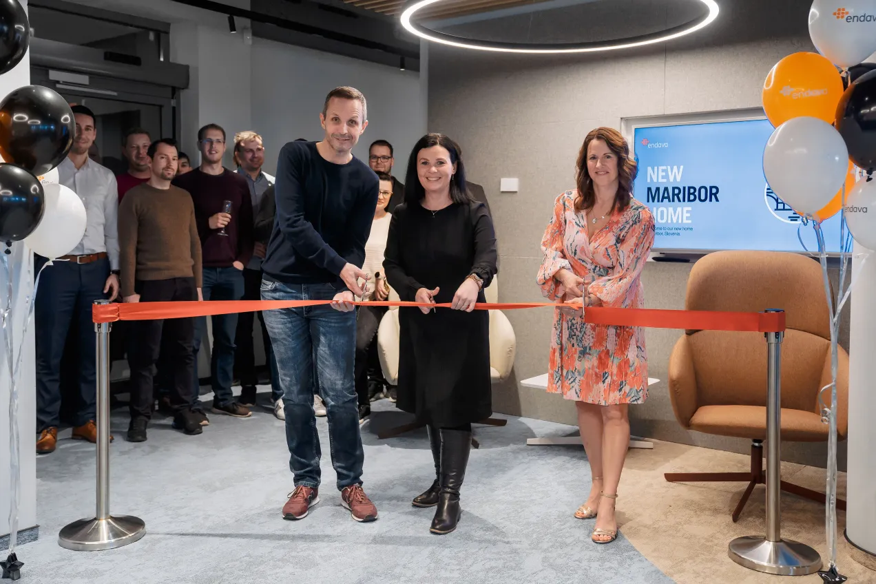 Building new workplace experience in the hybrid work era