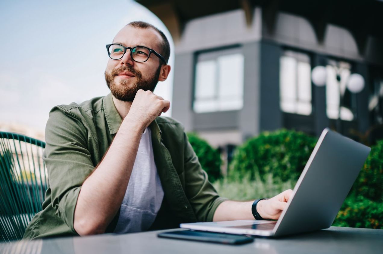 What does the working day of a Database administrator at the bank look like?